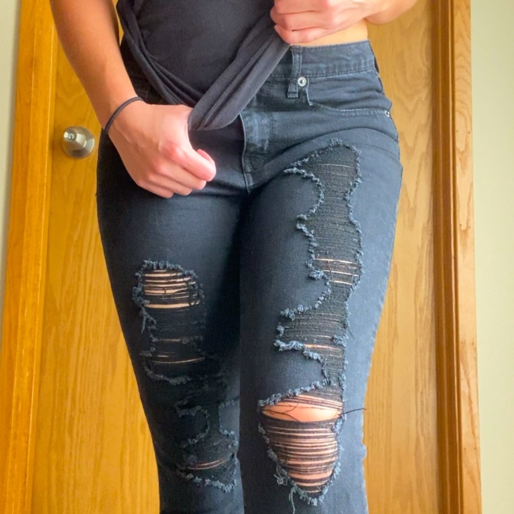 Black distressed skinny jeans